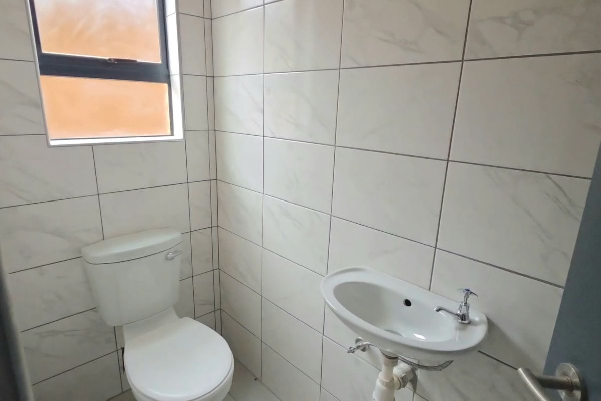 Newly Built Warehouse to rent in Elti Villas, Louis Trichardt - Photo 5