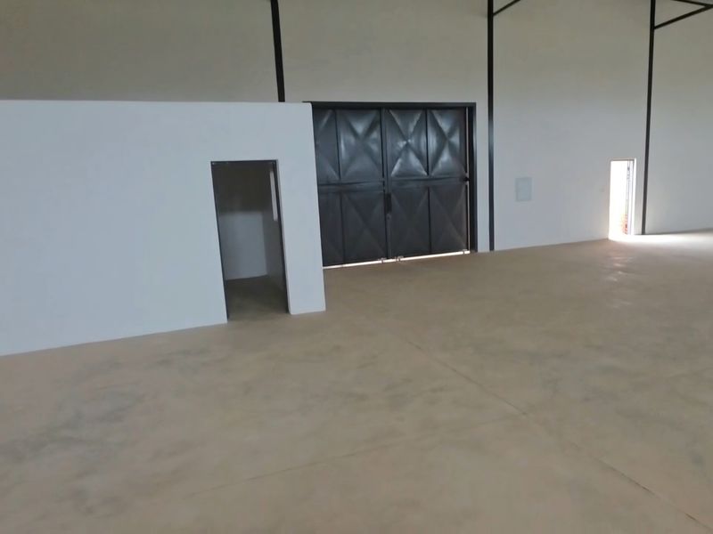 Newly Built Warehouse to rent in Elti Villas, Louis Trichardt - Photo 3