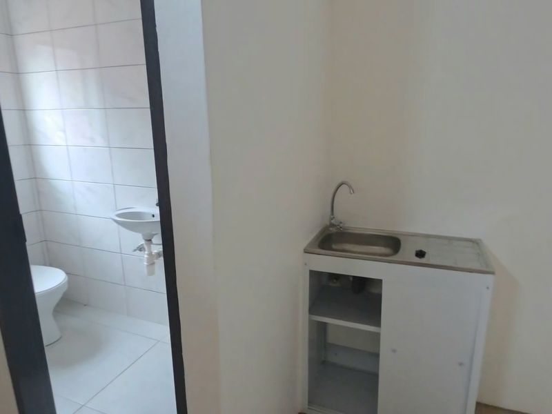 Newly Built Warehouse to rent in Elti Villas, Louis Trichardt - Photo 4