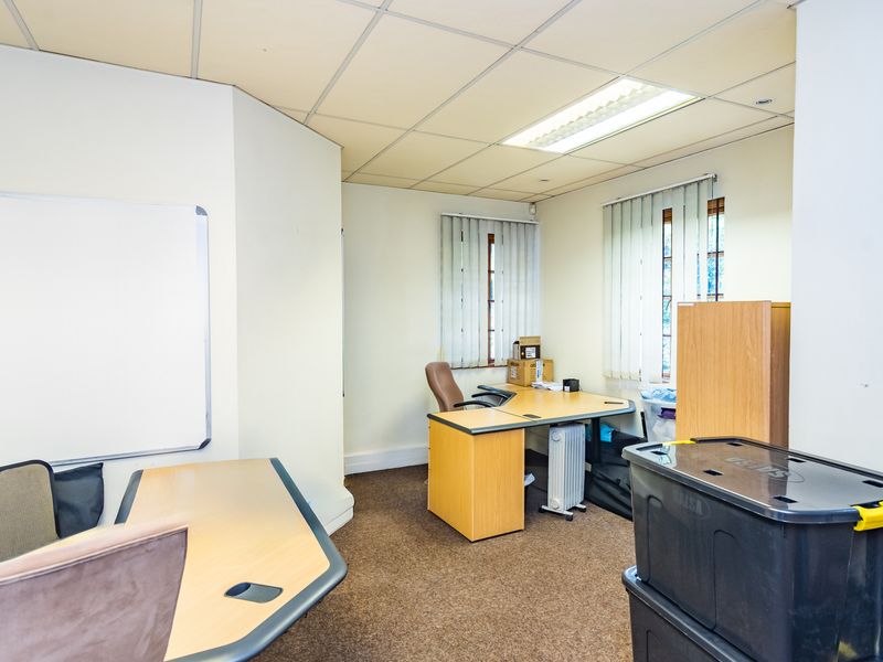 Commercial building in Bromhof - Photo 10