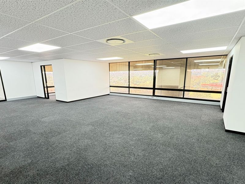 319m2 office space to let in Auckland Park - Photo 2