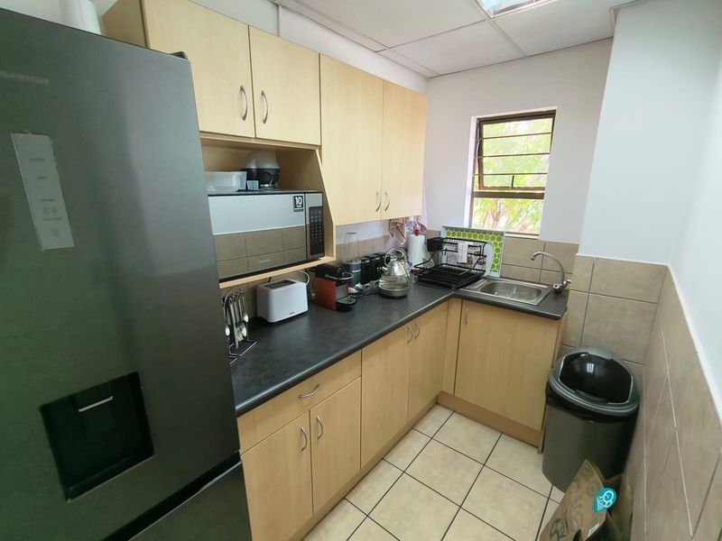 870m2 Warehouse with Office Space To Let in Route 21 Corporate Park, Irene, Centurion - Photo 7