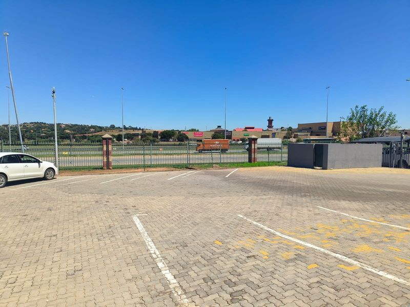 870m2 Warehouse with Office Space To Let in Route 21 Corporate Park, Irene, Centurion - Photo 6
