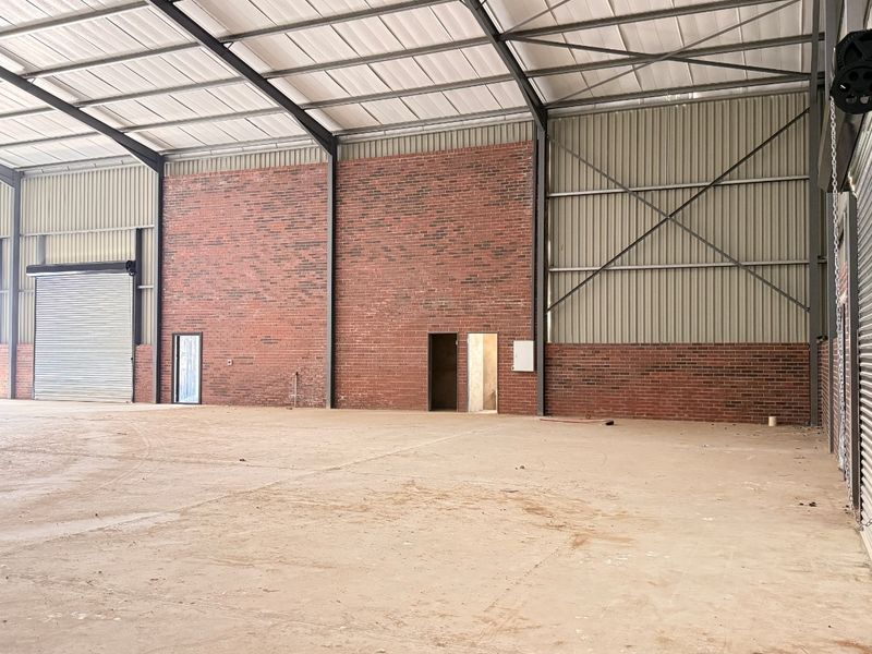 662m2 AAA-Grade Warehouse with Private Yard For Sale in Limeroc Business Park, Centurion - Photo 10