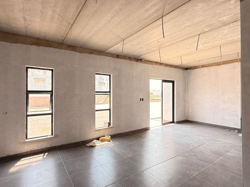 662m2 AAA-Grade Warehouse with Private Yard For Sale in Limeroc Business Park, Centurion - Photo 5