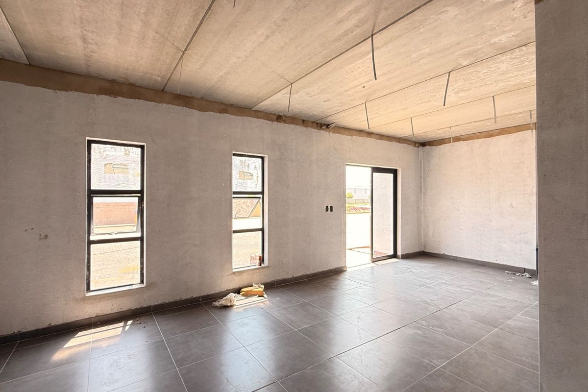 662m2 AAA-Grade Warehouse with Private Yard For Sale in Limeroc Business Park, Centurion - Photo 5