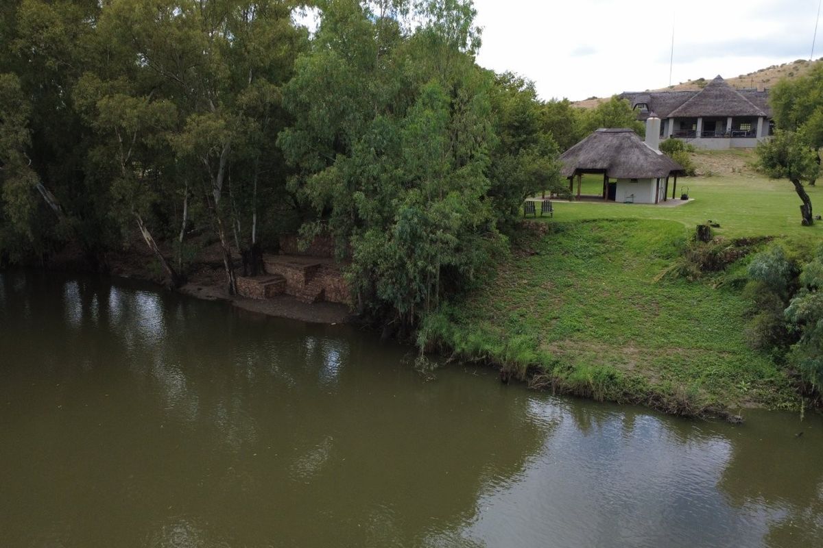 Private Bushveld Escape on the Vaal River - Photo 3