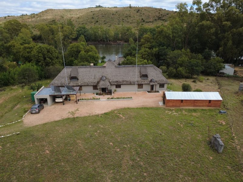 Private Bushveld Escape on the Vaal River - Photo 2