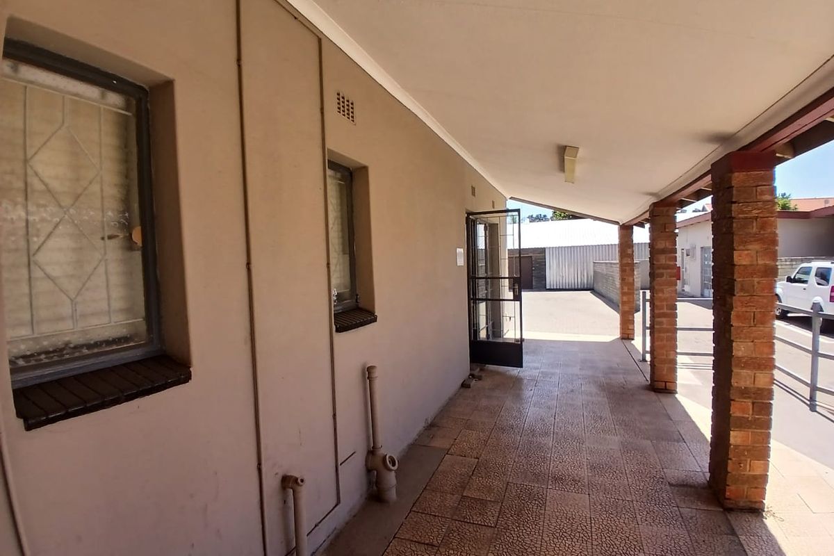 Bright & Beautiful Office to Let - Photo 3