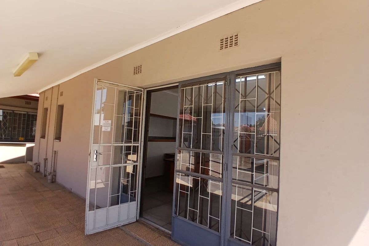 Bright & Beautiful Office to Let - Photo 4