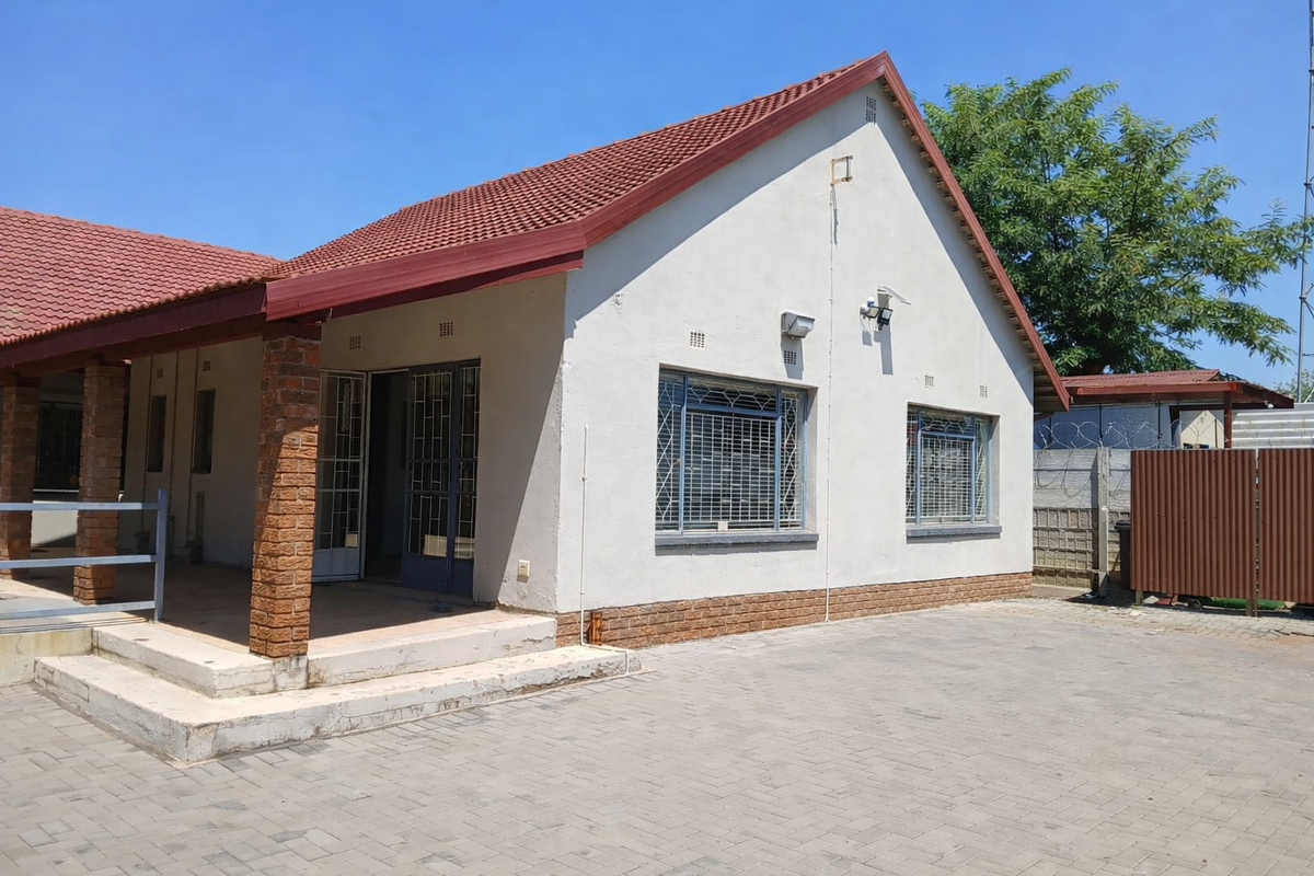 Bright & Beautiful Office to Let - Photo 2