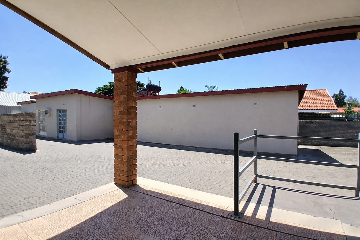 Bright & Beautiful Office to Let - Photo 5