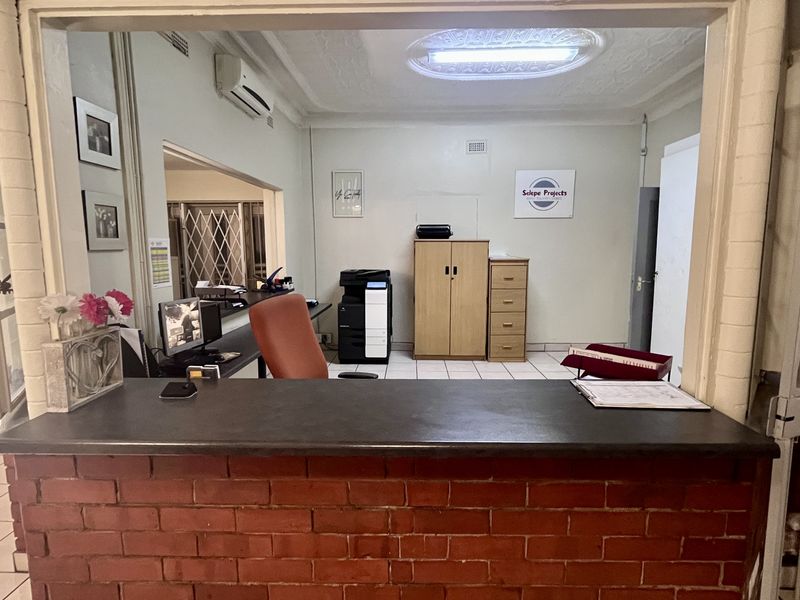 Prime Corner Office Property with Medical & Office Rights | DUAL MANDATE - Photo 5