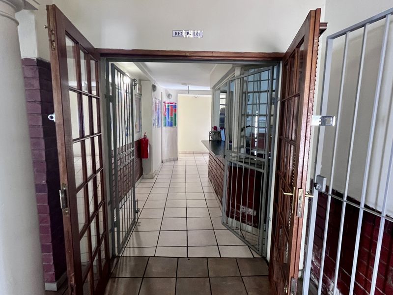 Prime Corner Office Property with Medical & Office Rights | DUAL MANDATE - Photo 7