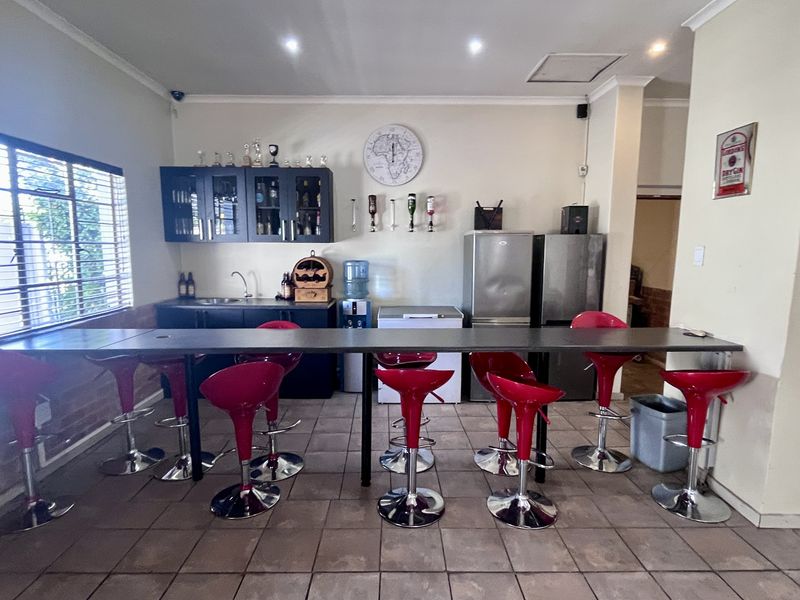 Prime Corner Office Property with Medical & Office Rights | DUAL MANDATE - Photo 3