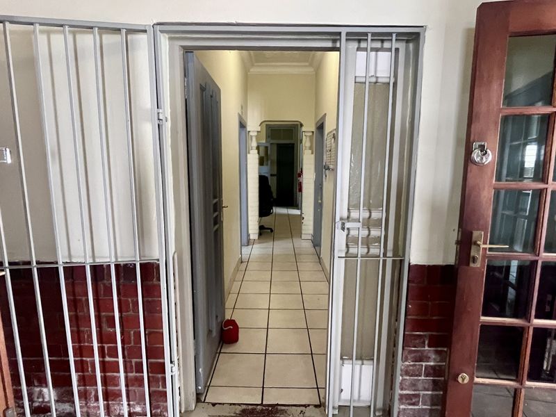 Prime Corner Office Property with Medical & Office Rights | DUAL MANDATE - Photo 10