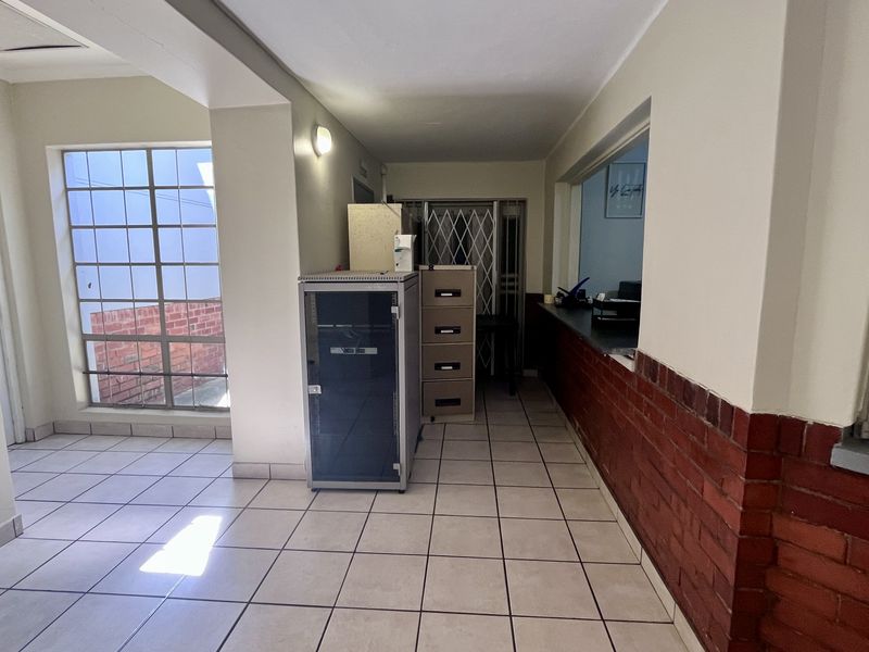 Prime Corner Office Property with Medical & Office Rights | DUAL MANDATE - Photo 8