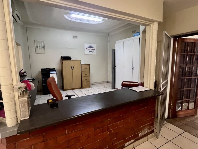 Prime Corner Office Property with Medical & Office Rights | DUAL MANDATE - Photo 6