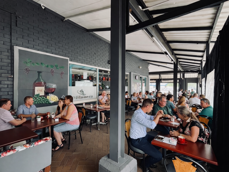 Iconic Rustenburg Restaurant for Sale – Prime Location, Proven Success - Photo 5