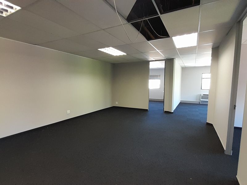 Administration First Floor 184m Office That Balances Privacy and Practicality - Photo 7