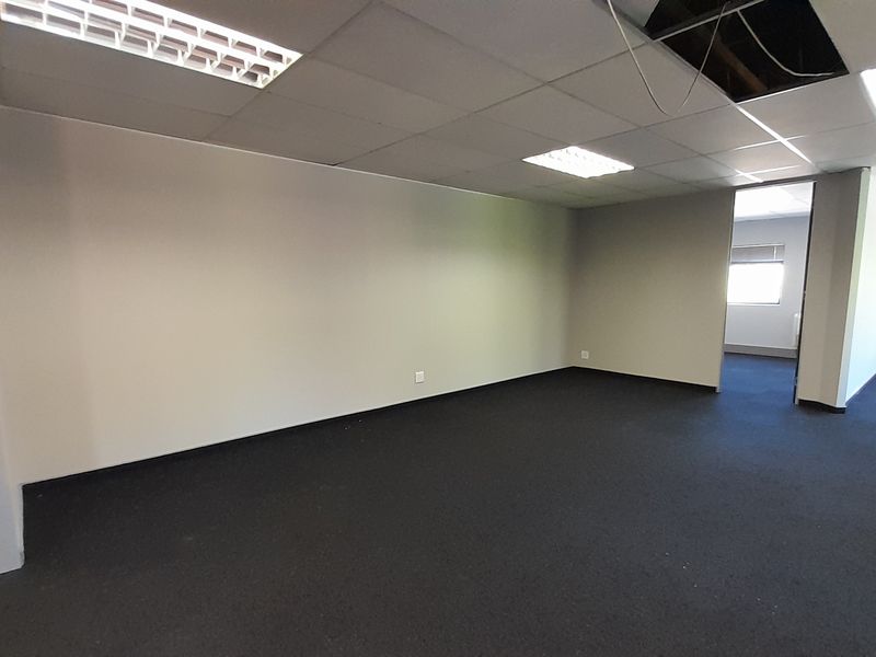 Administration First Floor 184m Office That Balances Privacy and Practicality - Photo 6