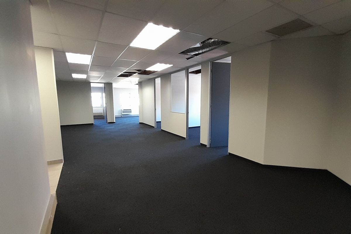 Administration First Floor 184m Office That Balances Privacy and Practicality - Photo 2