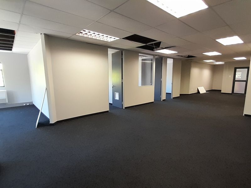 Administration First Floor 184m Office That Balances Privacy and Practicality - Photo 9