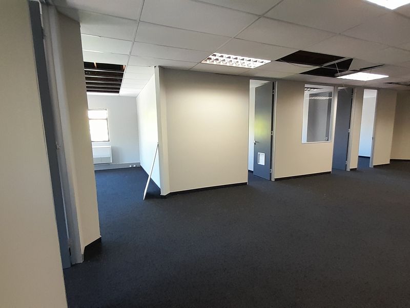 Administration First Floor 184m Office That Balances Privacy and Practicality - Photo 8