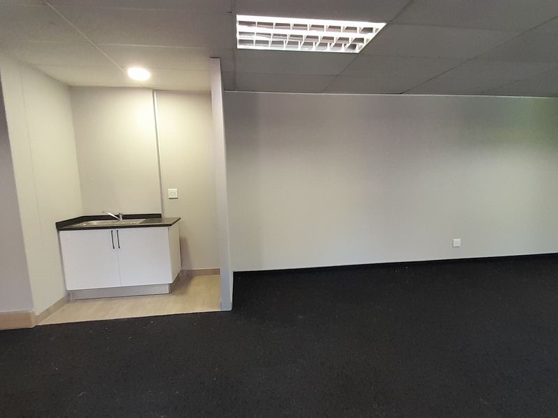 Administration First Floor 184m Office That Balances Privacy and Practicality - Photo 5