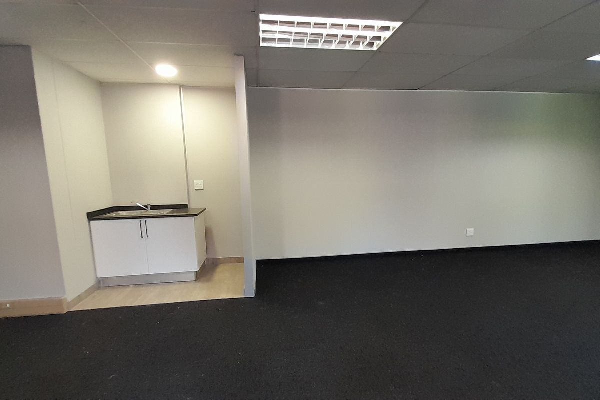 Administration First Floor 184m Office That Balances Privacy and Practicality - Photo 5