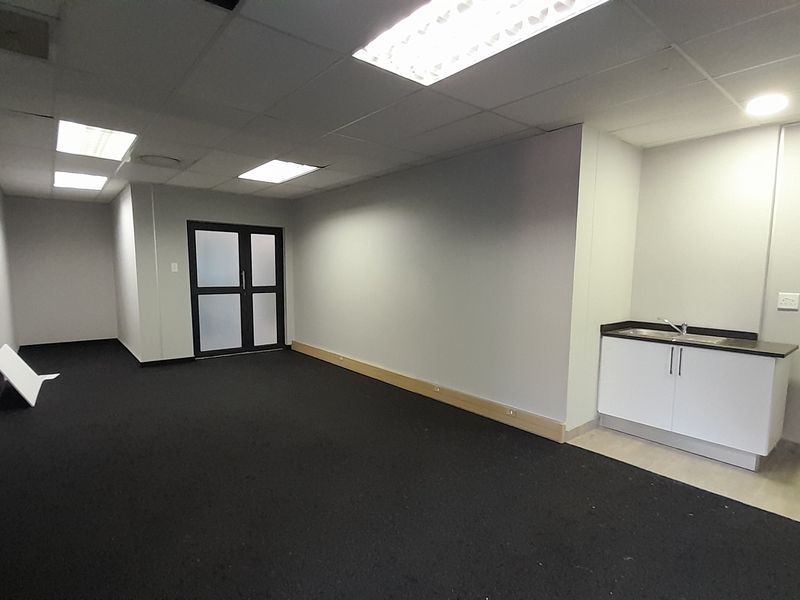 Administration First Floor 184m Office That Balances Privacy and Practicality - Photo 3