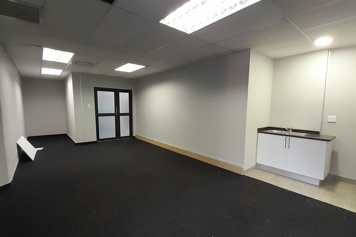 Administration First Floor 184m Office That Balances Privacy and Practicality - Photo 3