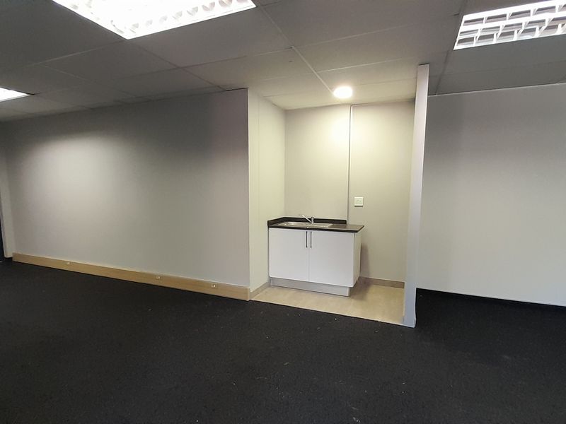 Administration First Floor 184m Office That Balances Privacy and Practicality - Photo 4