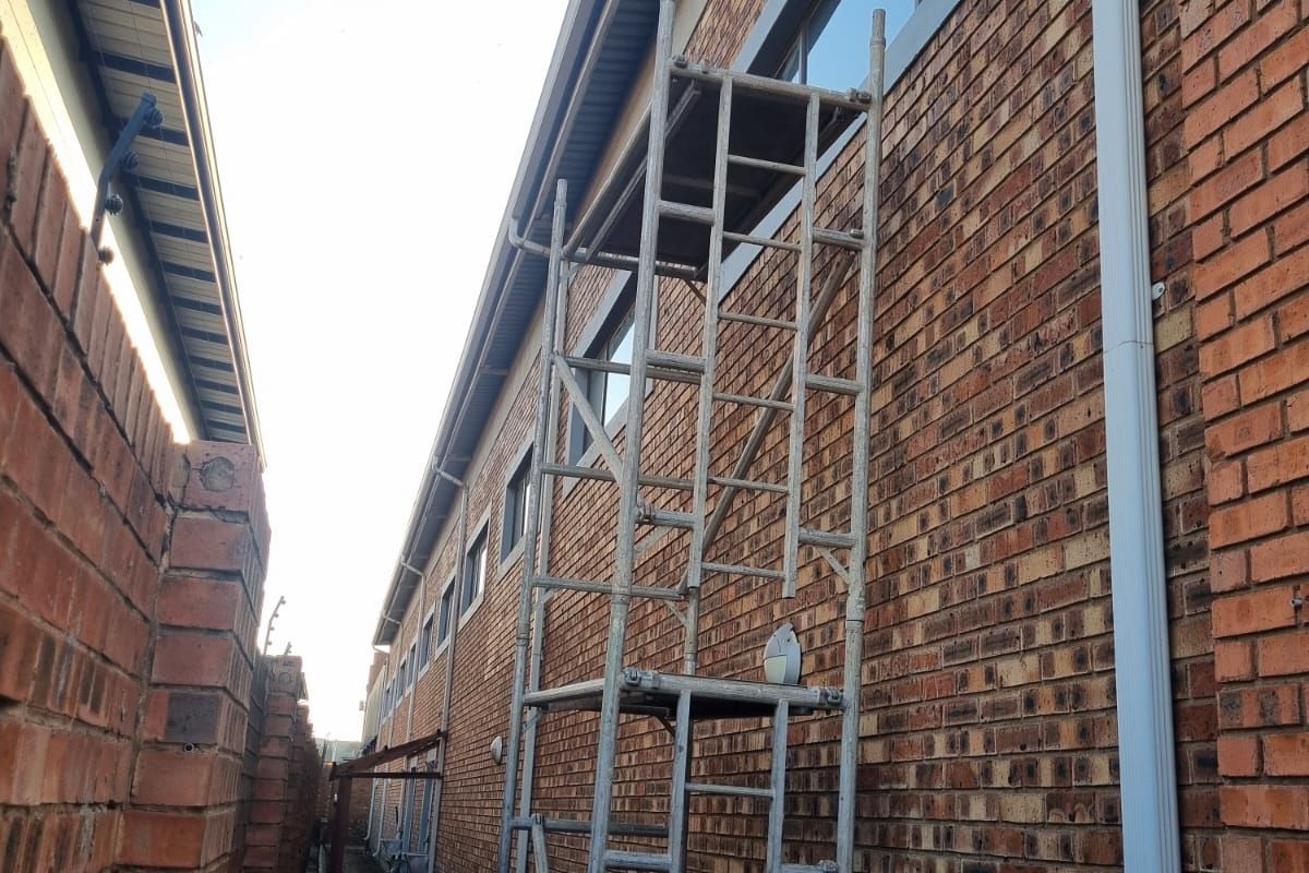 Industrial property in excellent condition with office spaces and workshop! - Photo 5