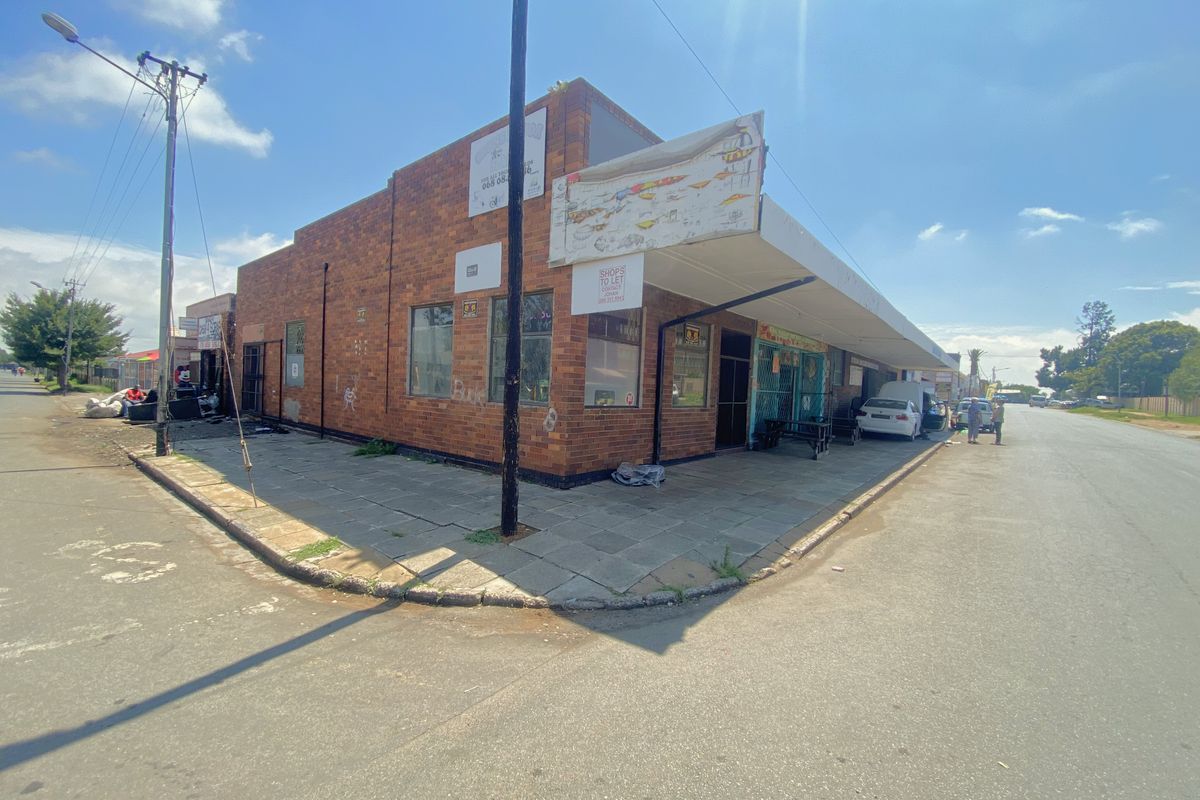 Commercial property with mixed use business right. - Photo 2