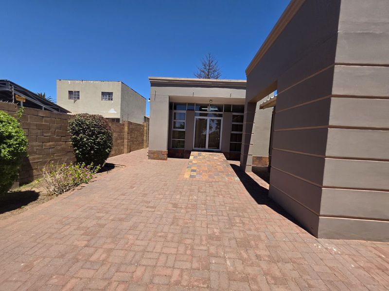 Well maintained office complex for sale in Vredenburg - Photo 4