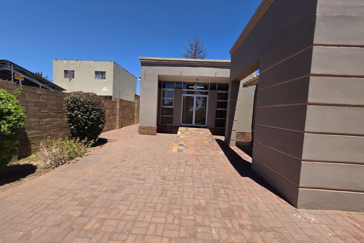 Well maintained office complex for sale in Vredenburg - Photo 4