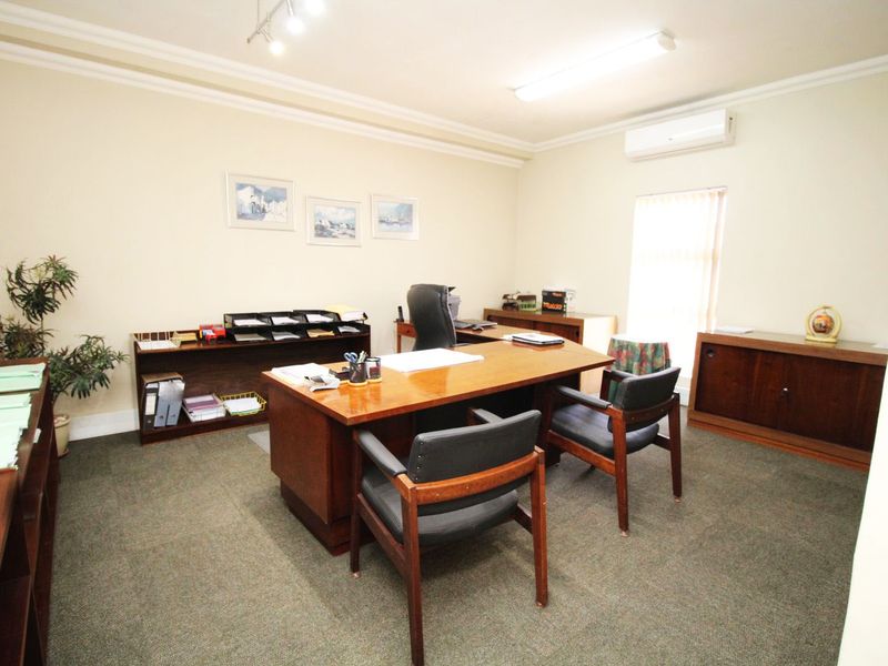 Well maintained office complex for sale in Vredenburg - Photo 10