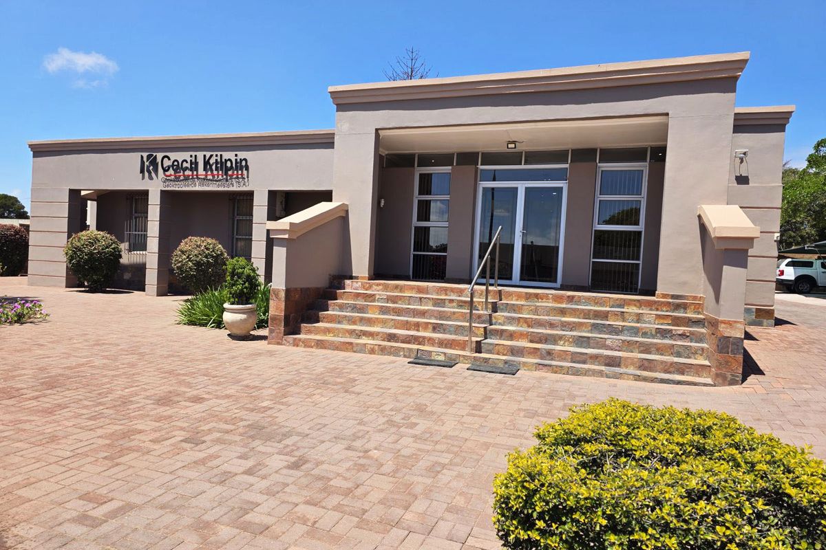 Well maintained office complex for sale in Vredenburg - Photo 2