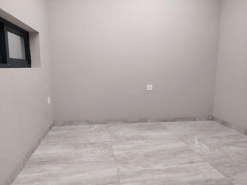 Prime 100 sqm Commercial Space to Let in Hilton - Photo 5