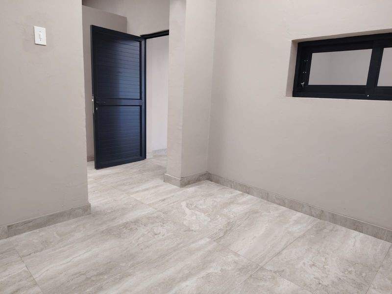 Prime 100 sqm Commercial Space to Let in Hilton - Photo 7