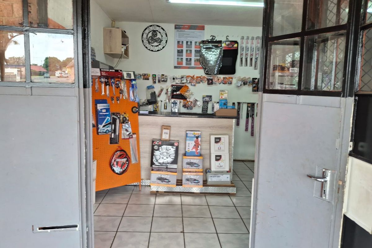 Prime Commercial Shop For Sale - Photo 3