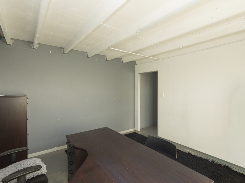 Spacious 561m2 office for sale in Townsend Estate, Goodwood—ideal for your business growth! - Photo 8