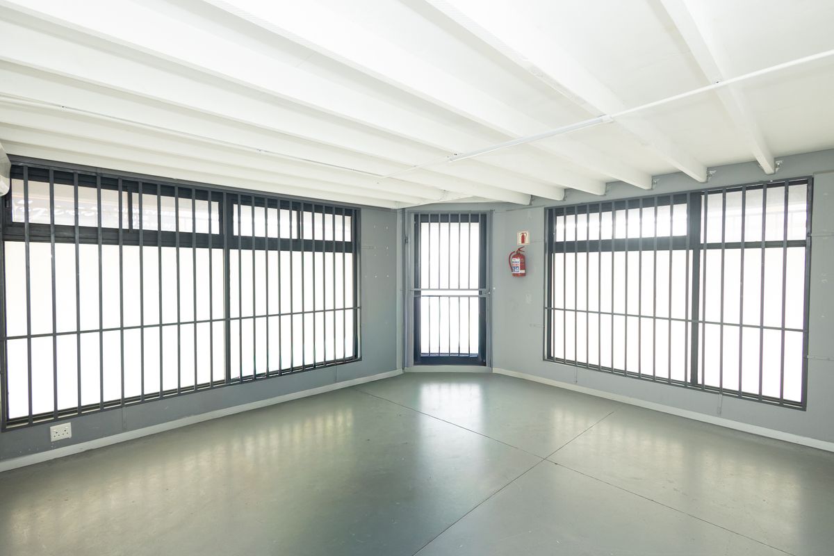 Spacious 561m2 office for sale in Townsend Estate, Goodwood—ideal for your business growth! - Photo 2