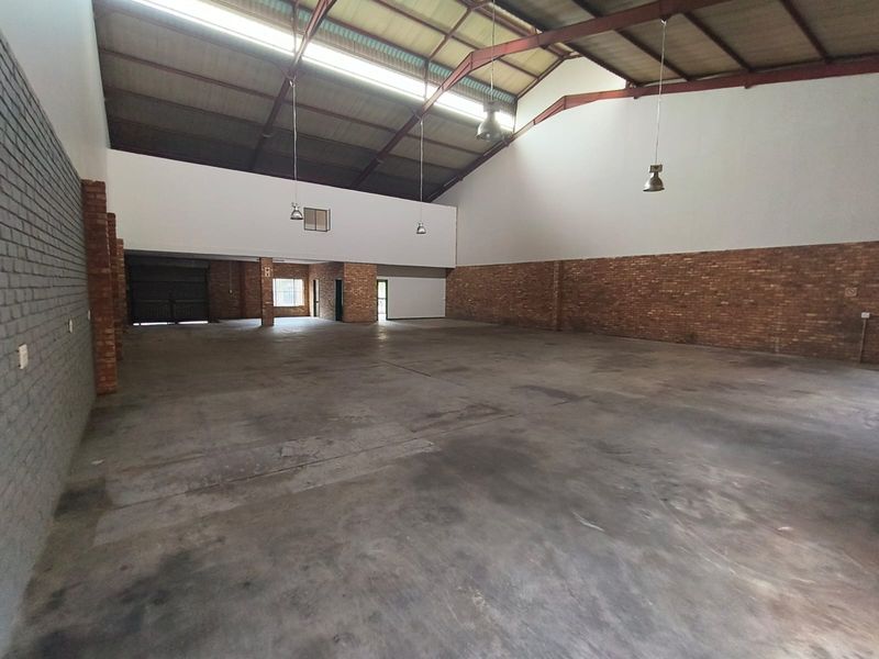 430m2 Warehouse in Prime Hennopspark Location with Interlink Access - Photo 2