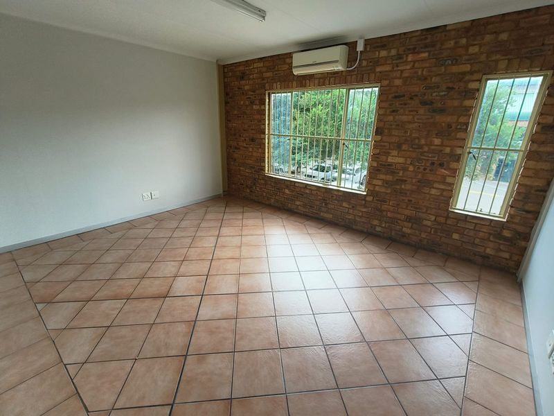 430m2 Warehouse in Prime Hennopspark Location with Interlink Access - Photo 10