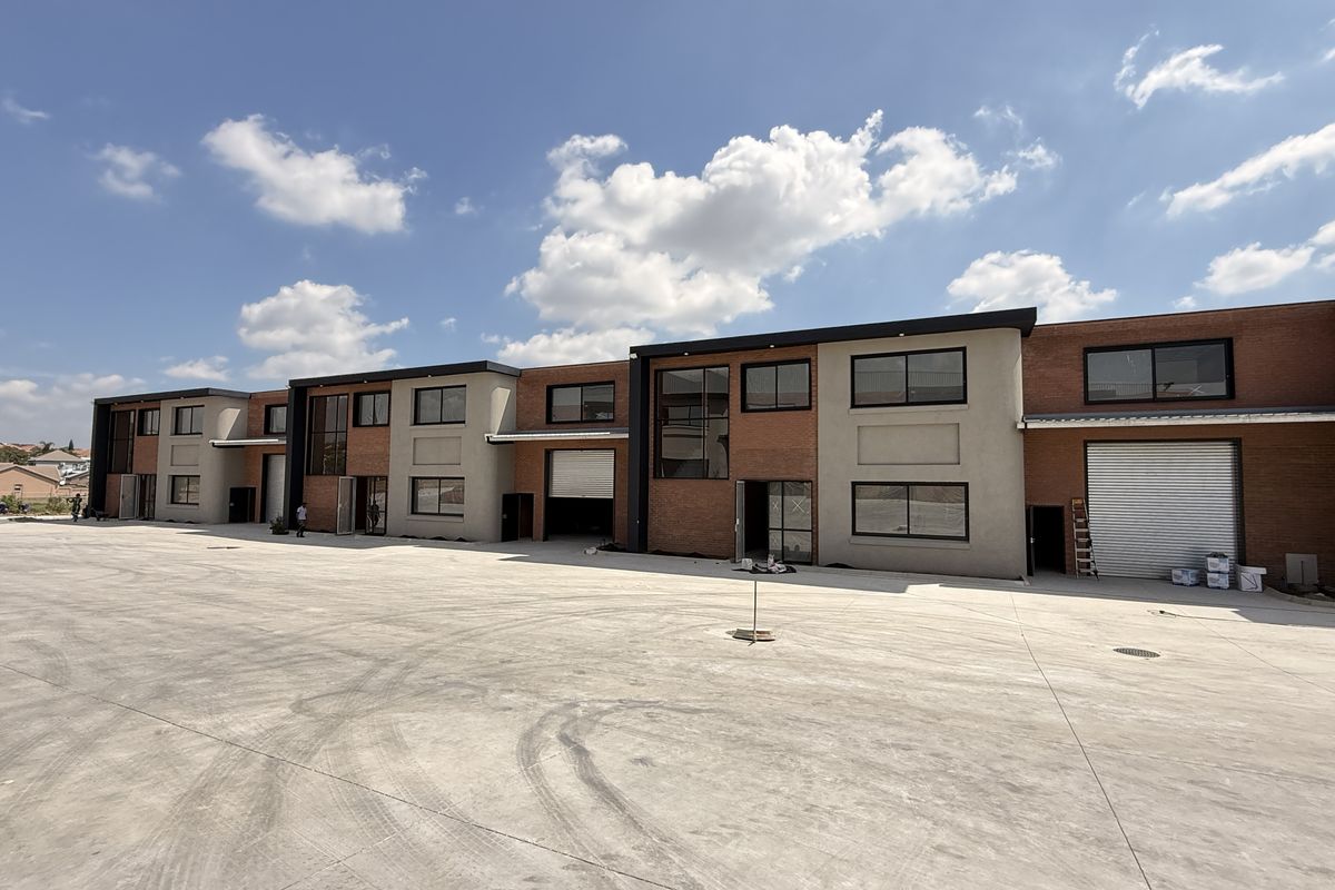 Brand-New High-Clearance  1057m2 Warehouse in Prime Samrand Logistics Hub - Photo 2