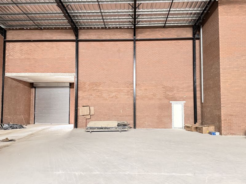 Brand-New High-Clearance  1057m2 Warehouse in Prime Samrand Logistics Hub - Photo 7