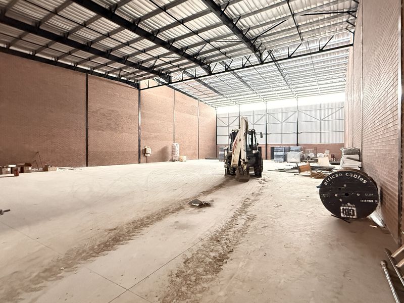 Brand-New High-Clearance  1057m2 Warehouse in Prime Samrand Logistics Hub - Photo 6