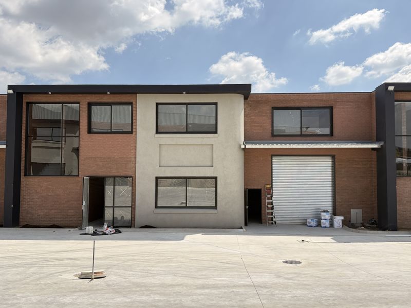 Brand-New High-Clearance  1057m2 Warehouse in Prime Samrand Logistics Hub - Photo 2